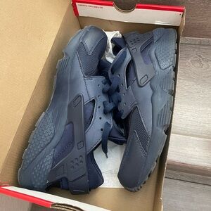 Men’s size 10 hurraches